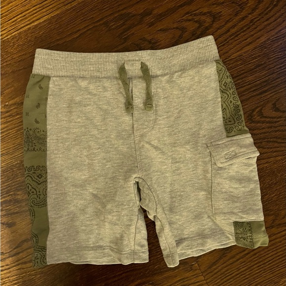 Splendid boys Bandana shorts set size 4 - excellent condition - like new - Picture 3 of 5